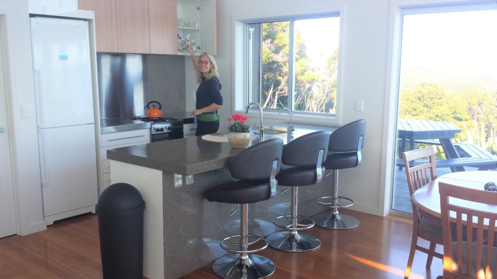 XSPOT cliff house modern, light and spacious kitchen